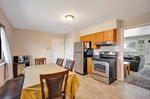 1088 Pinehollow Ln, Springfield Township, OH 45231 - Photo 7