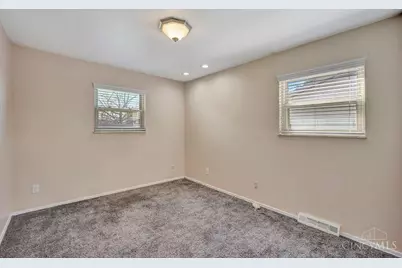 1088 Pinehollow Lane, Springfield Township, OH 45231 - Photo 17