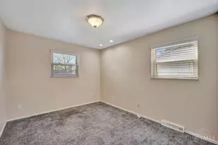 1088 Pinehollow Ln, Springfield Township, OH 45231 - Photo 17