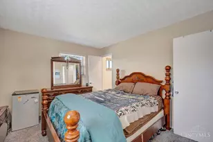 1088 Pinehollow Ln, Springfield Township, OH 45231 - Photo 13