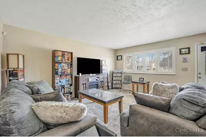 1088 Pinehollow Lane, Springfield Township, OH 45231 - Photo 3