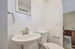 1088 Pinehollow Ln, Springfield Township, OH 45231 - Photo 11