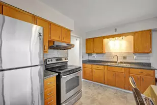 1088 Pinehollow Ln, Springfield Township, OH 45231 - Photo 9