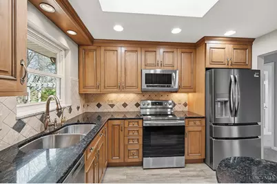 6683 Greentree Drive, Springfield Township, OH 45224 - Photo 13