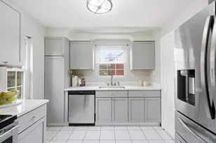 3790 N Broadlawn Cir, Silverton, OH 45236 - Photo 11