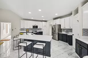 745 Compton Rd, Springfield Township, OH 45231 - Photo 9