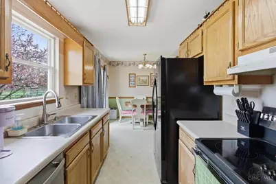 8747 Waynes Way, Blanchester, OH 45107 - Photo 9