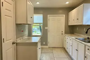 1613 Wyoming Ave, Cincinnati, OH 45205 - Photo 3