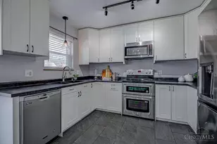 3396 Greencrest Ct, Green Township, OH 45248 - Photo 9