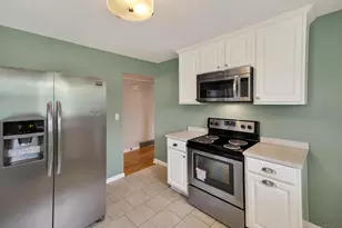 2667 Fairhill Dr, Cincinnati, OH 45239 - Photo 11