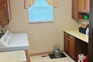 502 Blossomhill Ln, Springfield Township, OH 45224 - Photo 25