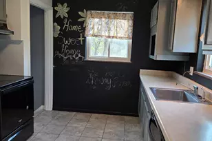 1042 Hollytree Dr, Springfield Township, OH 45231 - Photo 5