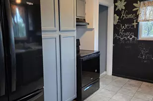 1042 Hollytree Dr, Springfield Township, OH 45231 - Photo 7