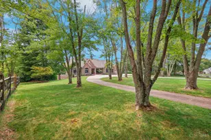 1680 Beechshire Dr, Anderson Township, OH 45255 - Photo 9