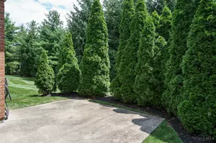 8022 Stonegate Dr, Anderson Township, OH 45255 - Photo 9