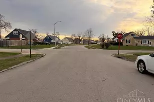 1098 Rydale Rd, Harrison Twp, OH 45405 - Photo 5