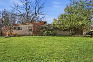 1905 Greenpine Dr, Springfield Township, OH 45231 - Photo 5