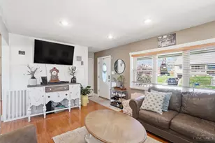 5725 Green Acres Ct, Cincinnati, OH 45248 - Photo 11