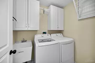 4817 Kleeman Green Dr, Cincinnati, OH 45211 - Photo 35