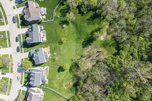 4817 Kleeman Green Dr, Cincinnati, OH 45211 - Photo 43