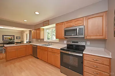 8851 Roundhill Road, Sycamore Township, OH 45236 - Photo 9