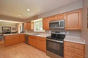 8851 Roundhill Rd, Sycamore Township, OH 45236 - Photo 9