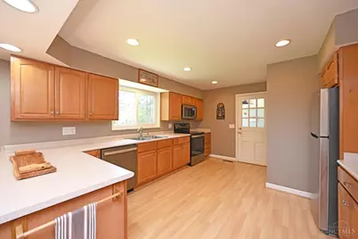 8851 Roundhill Road, Sycamore Township, OH 45236 - Photo 7