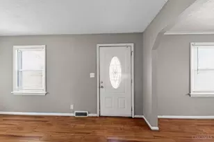 1893 Ashbrook Dr, Cincinnati, OH 45238 - Photo 9