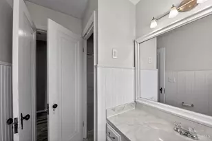 1893 Ashbrook Dr, Cincinnati, OH 45238 - Photo 21