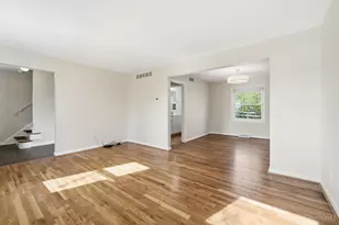 1405 Holman View Dr, Wyoming, OH 45215 - Photo 9