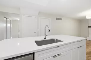 1405 Holman View Dr, Wyoming, OH 45215 - Photo 17