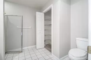 5440 Asbury Lake Dr, Green Township, OH 45247 - Photo 15