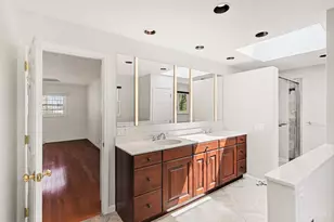 10729 Wellerwoods Dr, Montgomery, OH 45242 - Photo 9