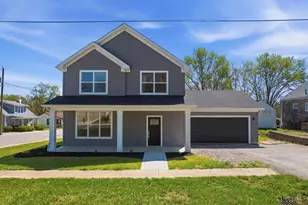 192 N Broadway St, Williamsburg Township, OH 45176 - Photo 1