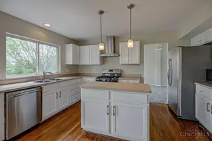 8796 Carey Woods Ln, West Chester, OH 45069 - Photo 15