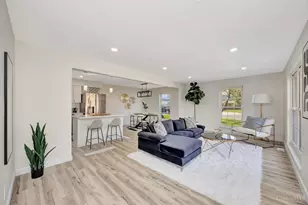 1073 Peachtree Ct, Cincinnati, OH 45231 - Photo 3