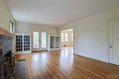 115 E Mills Avenue, Wyoming, OH 45215 - Photo 9