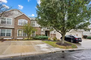 720 Castlegate Ln, Springfield Township, OH 45231 - Photo 3