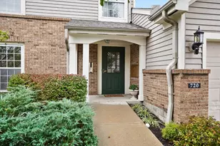 720 Castlegate Ln, Springfield Township, OH 45231 - Photo 5