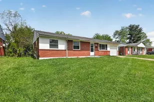 1990 Bluehill Dr, Springfield Township, OH 45240 - Photo 3