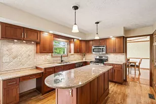 914 Cedar Park Dr, Delhi Township, OH 45233 - Photo 3