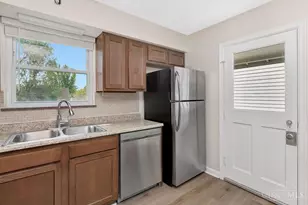 409 Home Ave, Lockland, OH 45215 - Photo 3