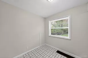1149 Madeleine Cir, Springfield Township, OH 45231 - Photo 7