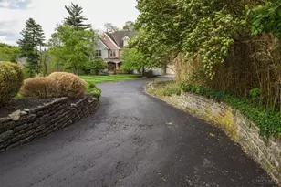 8592 Concord Hills Cir, Sycamore Township, OH 45243 - Photo 3