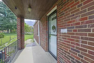 976 Woodbriar Ln, Cincinnati, OH 45238 - Photo 3