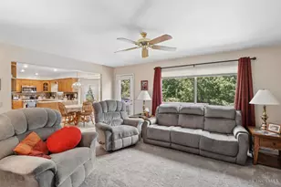 6967 Berry Blossom Ct, Liberty Township, OH 45011 - Photo 9