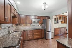 9338 Hunters Creek Dr, Blue Ash, OH 45242 - Photo 15