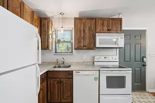 6205 Blue Lake Dr, Green Township, OH 45247 - Photo 11