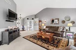 203 Lakewood Ln, Georgetown, OH 45121 - Photo 9