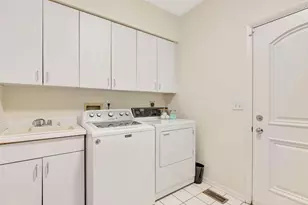 9030 Ambercreek Dr, Amberley, OH 45236 - Photo 29